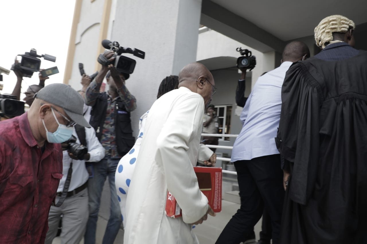 Video: Ex-CBN Gov Emefiele Arrives Court For Trial - Vanguard News