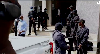 Video: DSS rearrests Emefiele after arraignment, bail