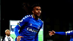 Fulham in talks with Everton over Alex Iwobi