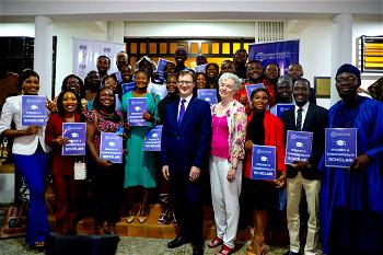 127 Nigerians receive UK Chevening and Commonwealth Scholarships