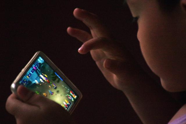 China curbs children from using smartphones, internet at night