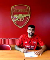 Transfer: Arsenal sign Spanish goalkeeper David Raya from Brentford