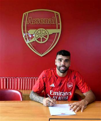 Transfer: Arsenal sign Spanish goalkeeper David Raya from Brentford