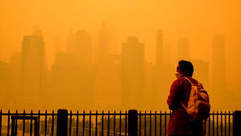 Thousands flee wildfires in Canada’s far north