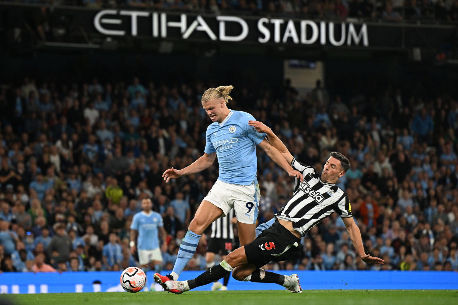 Em jogo emocionante e de seis gols, Newcastle e Manchester City empatam na  Premier League