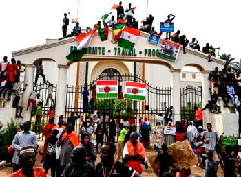 Pro-coup rally in Niger after leader warns against foreign intervention