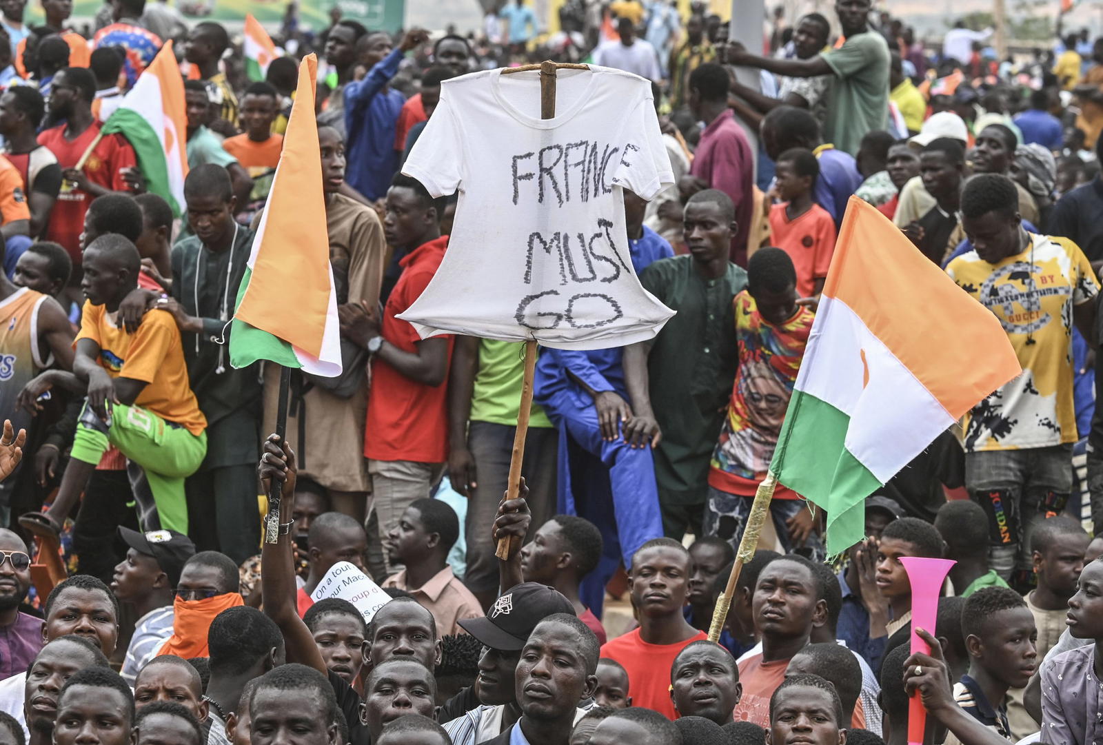 Thousands rally in Niger seeking withdrawal of French troops - Vanguard ...