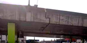 Lagos residents, motorists raise alarm over Jibowu Flyover