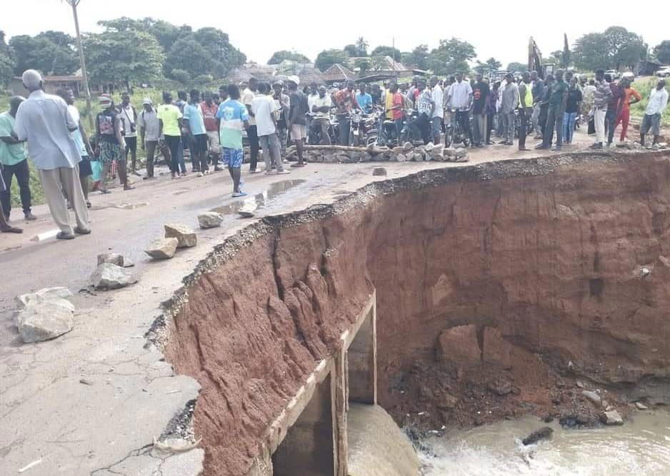 benue-youths-protest-state-of-gboko-aliade-road-collapsed-bridge