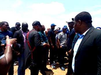 Apapa gridlock: Lagos removes indiscriminately parked trucks on highway