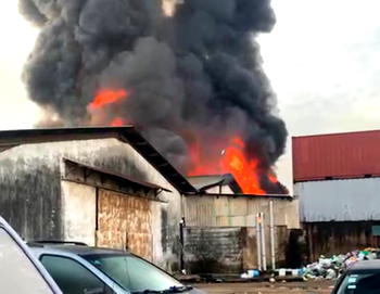 Fire guts plastic industry in Ilupeju, Lagos