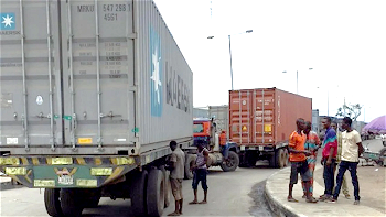 Oshodi-Apapa expressway: How extortion at 58 points causes gridlock
