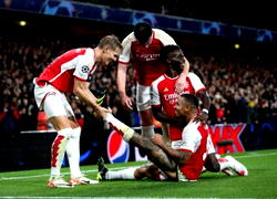 Arsenal crush PSV on perfect Champions League return