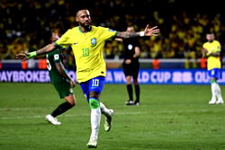 Two-goal Neymar breaks Pele’s record as Brazil crush Bolivia 5-1