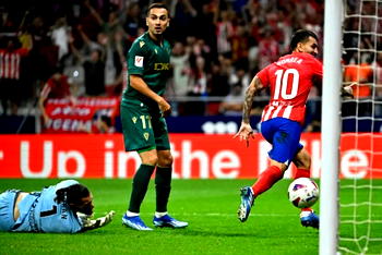 Correa brace helps Atletico beat Cadiz with strong comeback