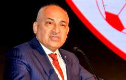Turkish FA boss chased out of Besiktas stadium by fans