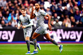 Calvert-Lewin on target as Everton sink West Ham