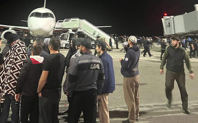 60 arrested after mob storms Dagestan airport looking for Israelis