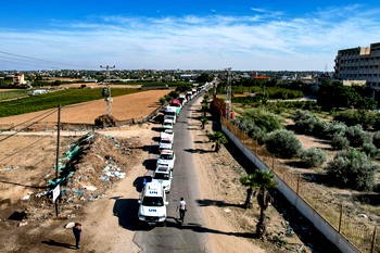 Israel steps up bombing of Gaza hours after first relief convoy enters