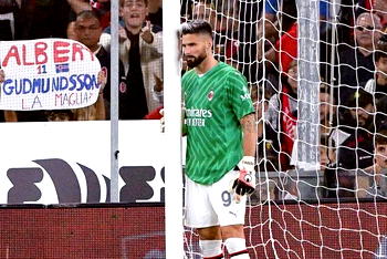 Giroud in goal as Milan move top after late drama at Genoa