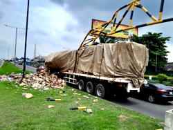 Barely 12hrs after installation, driver vandalises truck barrier on Dorman-Long flyover