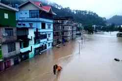 10 dead, 102 missing in Indian flash flood