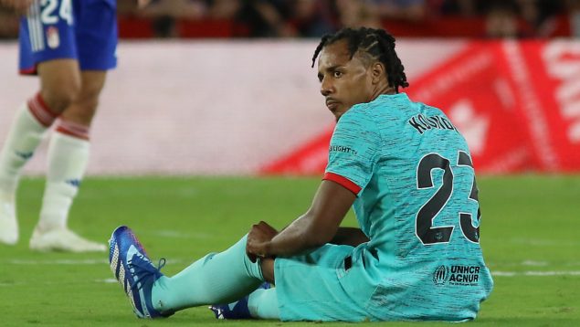 Barcelona’s Kounde out for five weeks, set to miss El-Classico