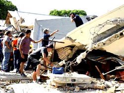 10 die as church roof collapses in Mexico