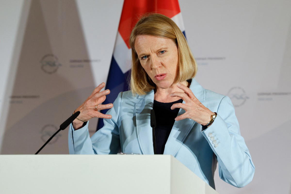 Norway foreign minister sacked over husband’s stock trades