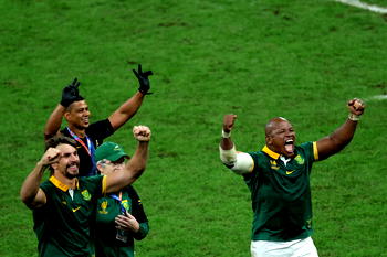 South Africa beat New Zealand 12-11 to retain Rugby World Cup