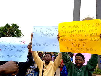 Fee hike: OAU students block varsity gate