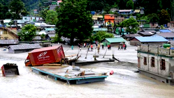 14 dead, 100 missing in India flash flood