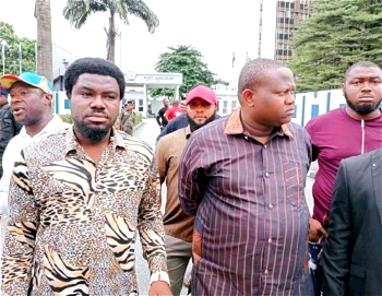 Photos: Rivers youths occupy gov’t house gate against Fubara’s impeachment move