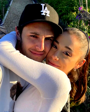 Ariana Grande settle divorce with Dalton Gomez in Los Angeles court