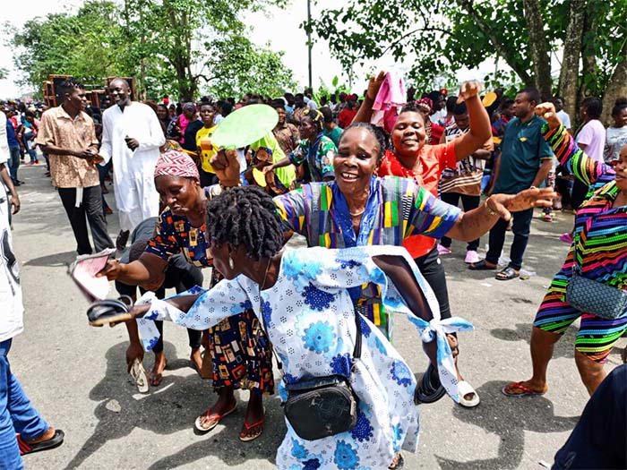 PDP supporters celebrate early lead in Bayelsa