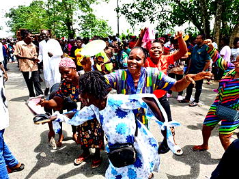 PDP supporters celebrate early lead in Bayelsa