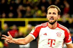 Kane equals 60-year record as Bayern put eight past Mainz
