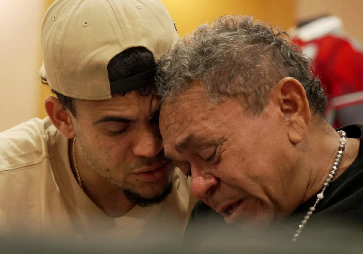 Liverpool fly in Diaz’s freed parents for Christmas