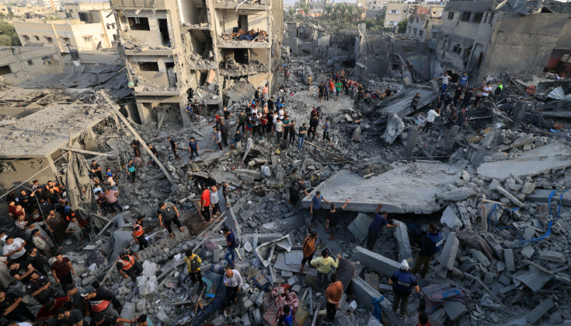 Israel pounds Gaza City as tens of thousands flee their homes 