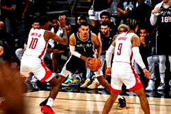 Teen phenomenon Wembanyama scores 38 as Spurs hold off Suns
