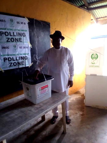 Just in: Diri casts vote at Ward 6 Unit 4 in Bayelsa