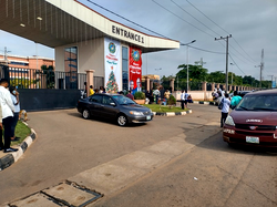 Photos: Roads shut, as Deltans boycott work over strike
