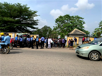 Police tear gas journalists, as JUSUN members attempt to stampede CJ in Osun