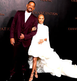 Photos: Will Smith gets cozy with Jada Pinkett on Thanksgiving