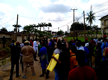 Photos: OAU students storm EFCC office, Ibadan