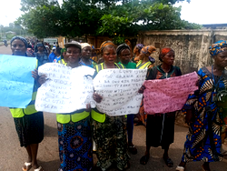Photos: Ogun fish sellers protest incessant increase in prices of fish