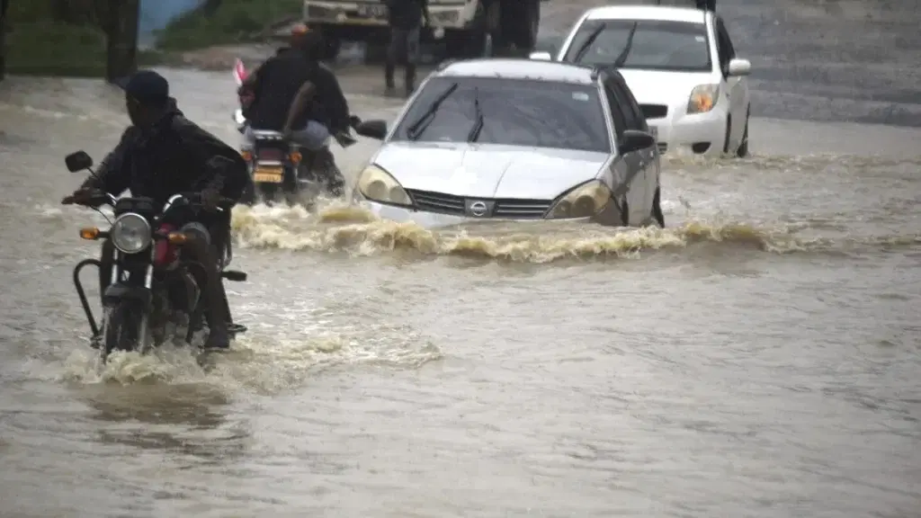 15 killed as flooding hits Kenya