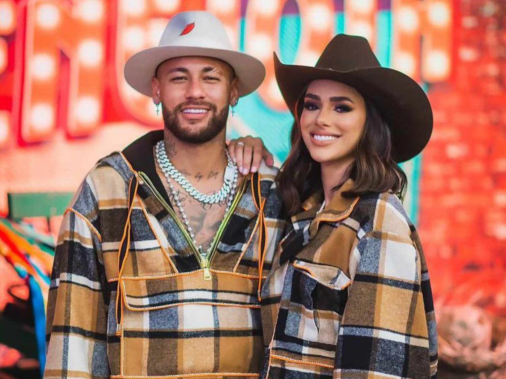 Neymar's partner Biancardi announces split one month after welcoming