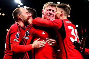 Hojlund ends goal drought as Man United fight back to beat Aston Villa