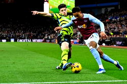 Aston Villa beat Arsenal 1-0 for 15th consecutive Premier League home win